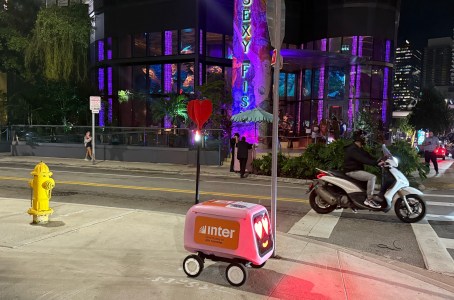 Miami Delivery Drivers Struggle as Spots Close, Robots Take Over
