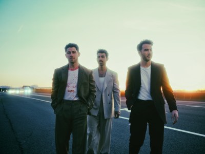 What Setlist Can Jonas Brothers Fans Expect from Their Sunrise Show?
