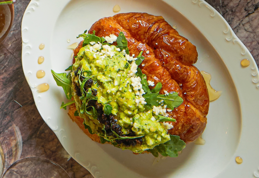 avcocado on croissaint