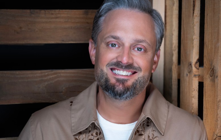 headshot of comedian Nate Bargatze