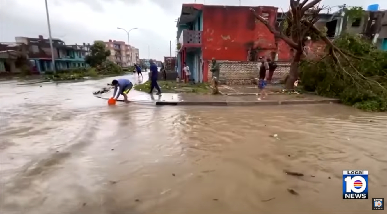 Screenshot Local 10 TV coverage of flooded streets in Cuba