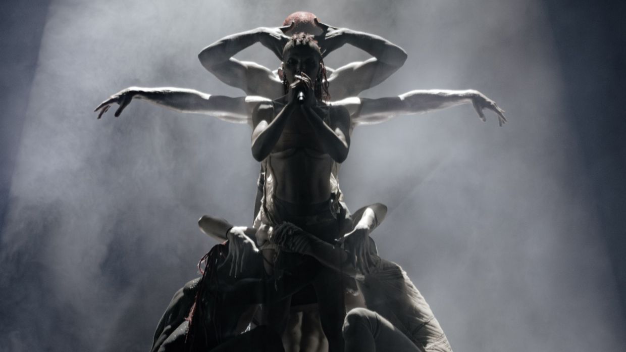 Photo of FKA Twigs and her dancers performing on stage in Miami