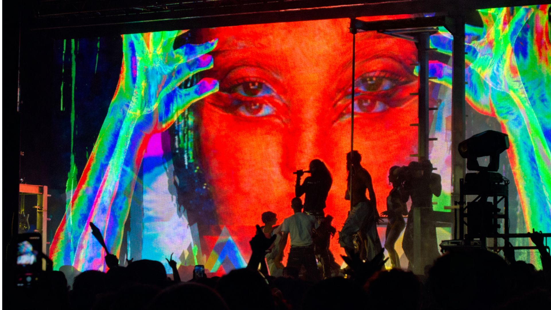 Photo of FKA Twigs performing in Miami