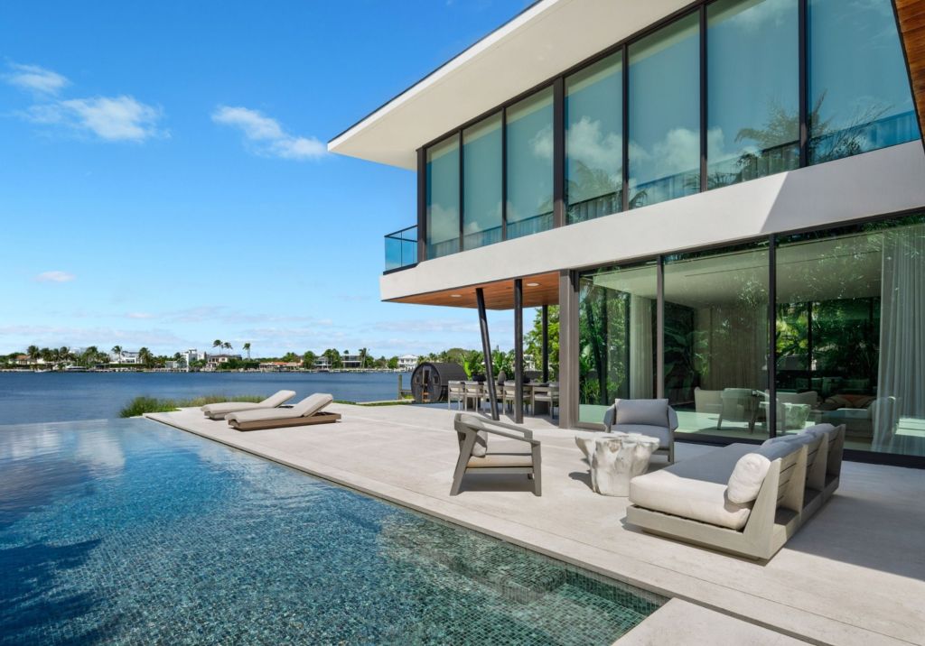 Photo of an infinity pool in Miami Beach
