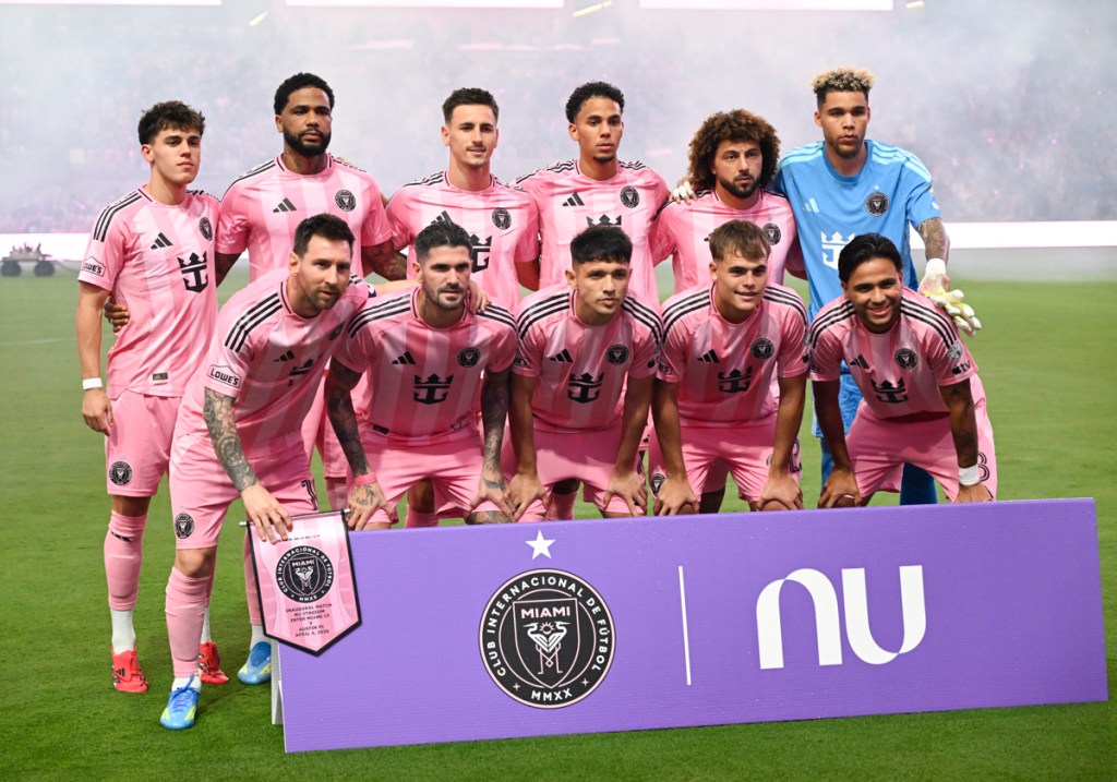 photo of the Inter Miami FC team posing together