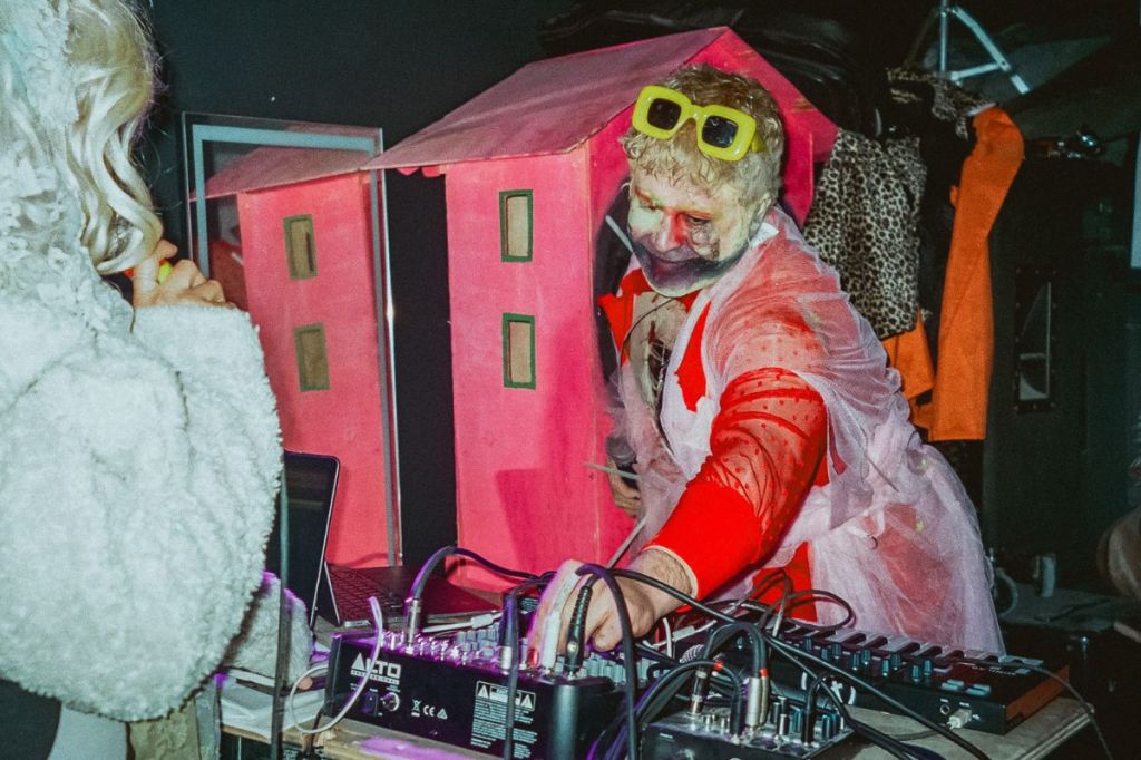 Photo of past edition of International Noice conference at Churchill's. 