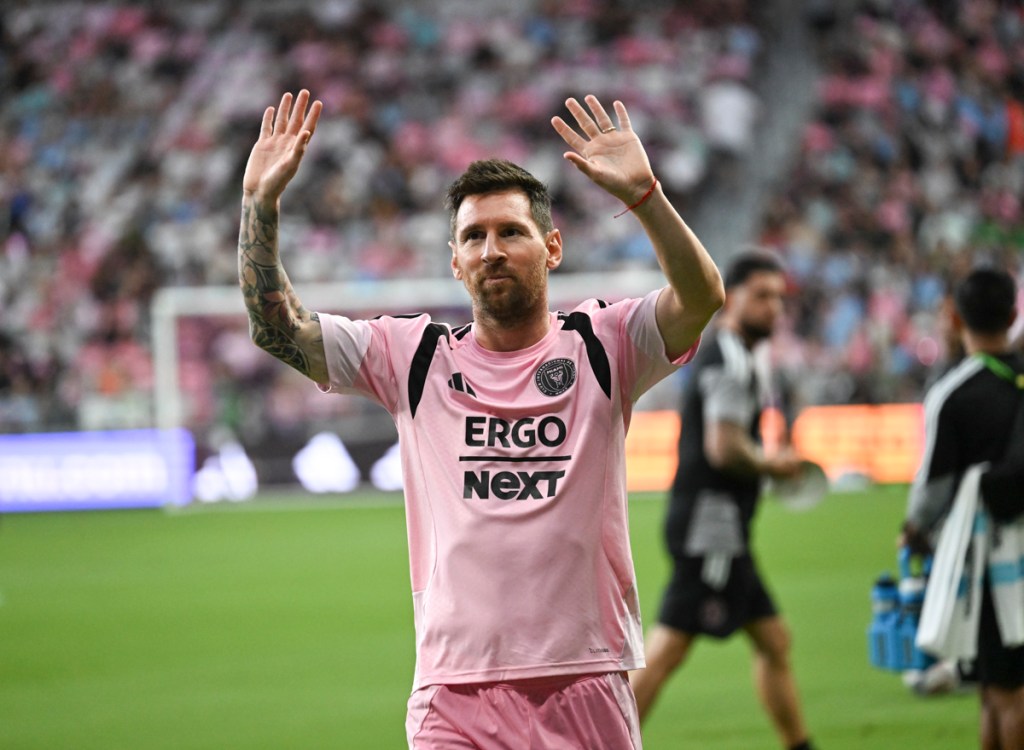 photo of Lionel Messi waving at fans from the field of Nu Stadium