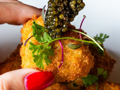 New Miami bar opens with Wagyu bites and DJs