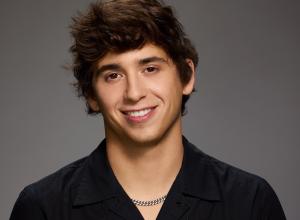 headshot of comedian Marcello Hernandez