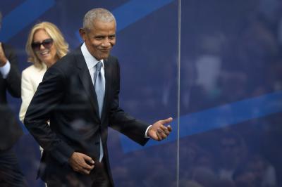 Barack Obama puts "Inglés en Miami" on his summer playlist