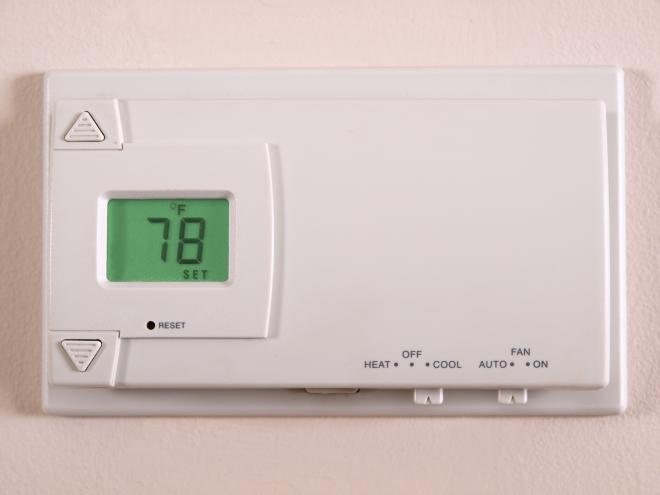 photo of a thermostat set to 78 degrees Fahrenheit