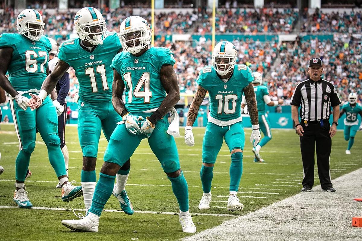 The Dolphins Should Sign Jarvis Landry to a Long-Term Contract Right Now
