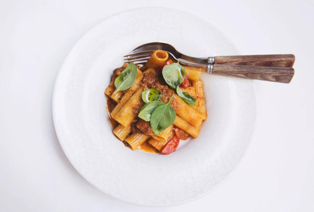Miami’s Best Eats and Drinks This Week: BLT Duck Burger, La Petite Maison, and SOBEWFF