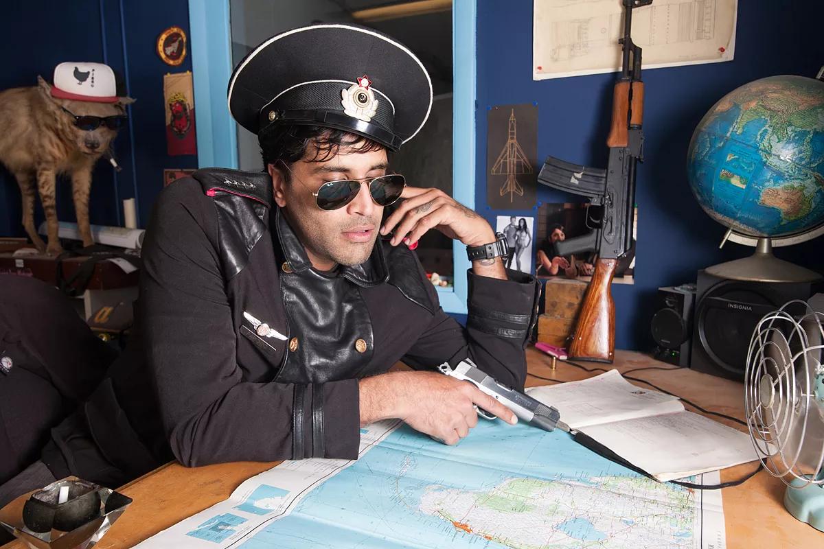 MasterMinds 2017: Asif Farooq Is Building a Life-Size Russian Fighter Jet With Paper and Glue