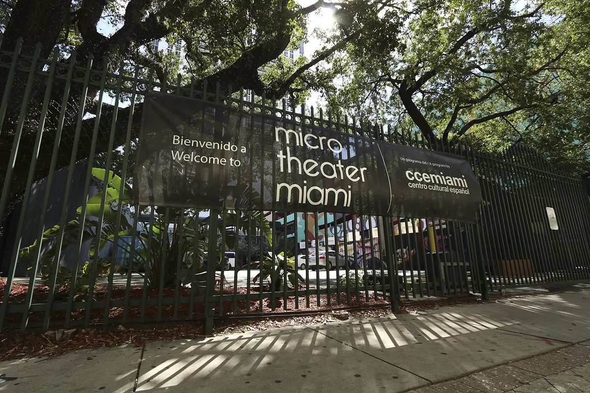 Miami Microtheater Actress Says Director Pressured Her to Undress in His Apartment UPDATED