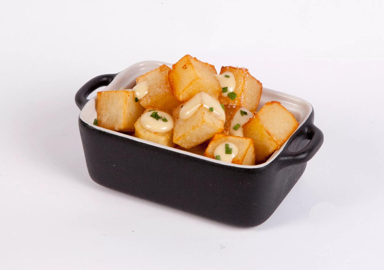 South Beach’s Newest Speakeasy, Commonwealth, Offers 100 Whiskeys and Duck-Fat Fries