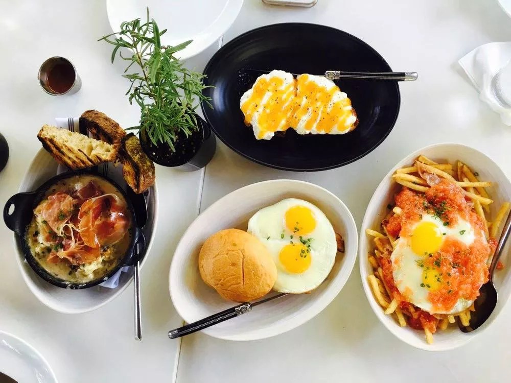 Miami’s Best Eats and Drinks This Weekend: <i>New Times’</i> Out to Brunch, Pizza Zoo, and Mexican Shabbat