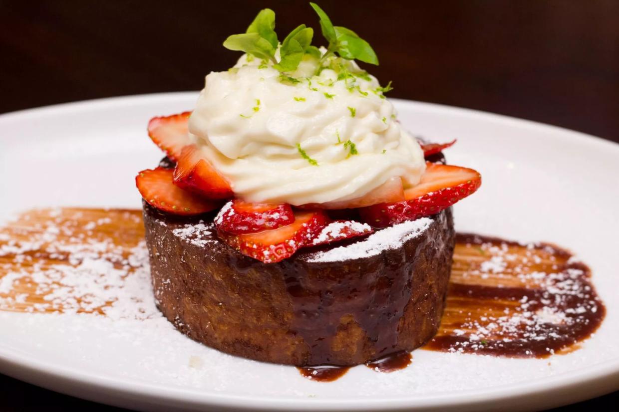 Miami’s Best Eats and Drinks This Weekend: <i>New Times</i> Out to Brunch, Croissant Battle, and Puppy Brunch
