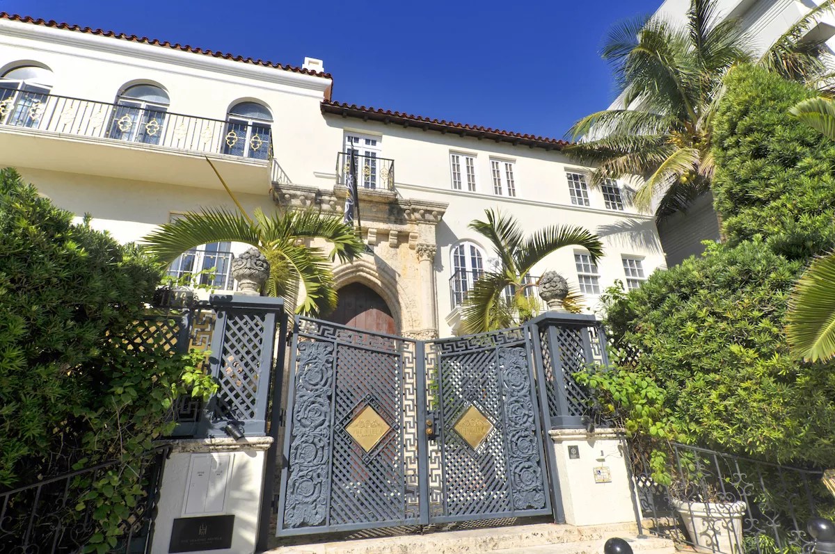 <i>American Crime Story</i> Comes to Ocean Drive to Re-Create Versace Murder