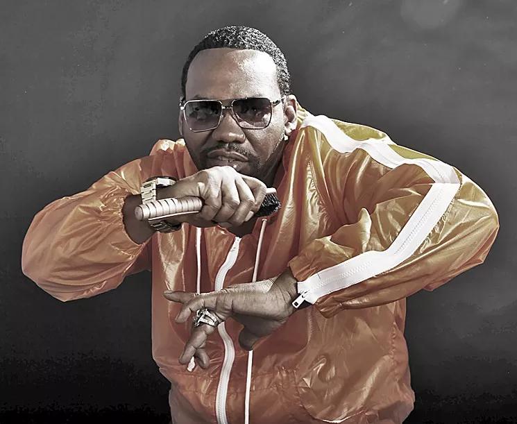 Raekwon Plays 45-Minute Set After Midnight but Lights Up Churchill’s Pub