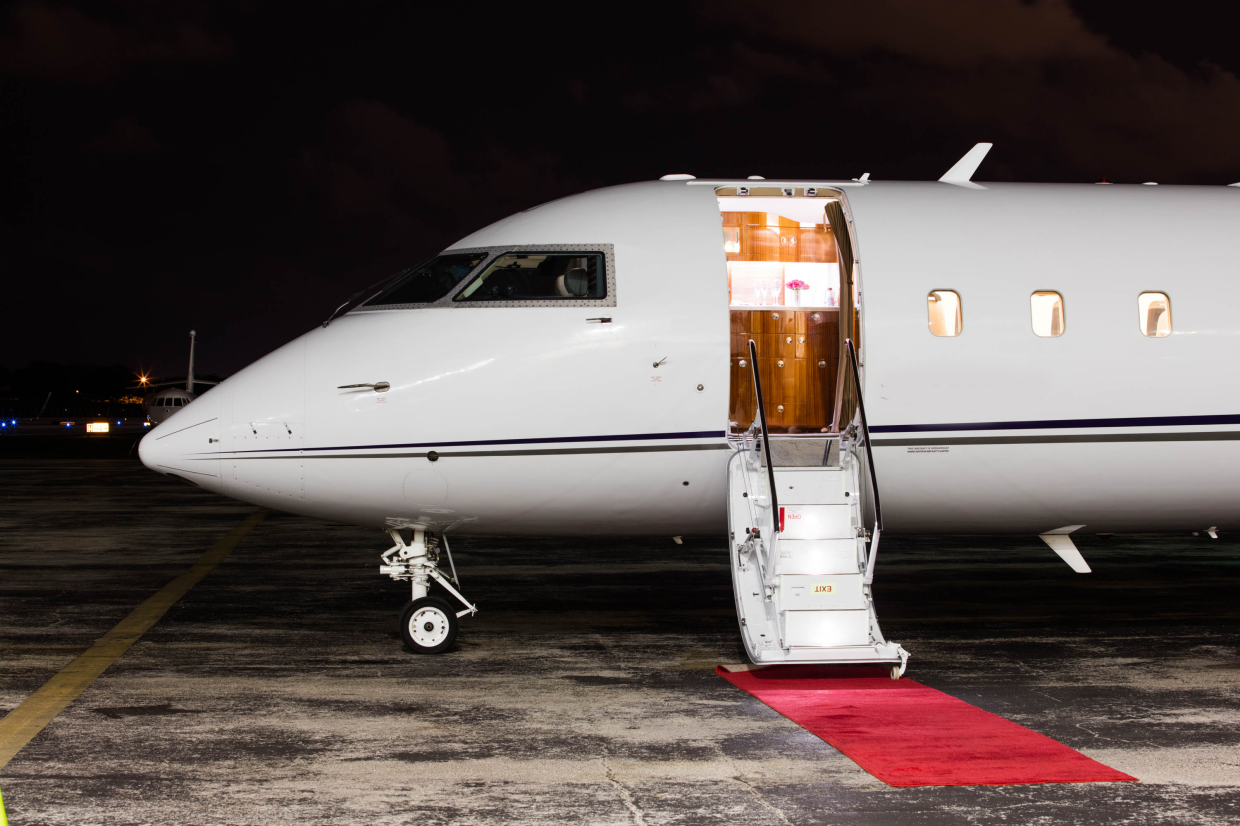 Miami’s Wealthy Pay Up to $14K to Escape Irma on Private Jets