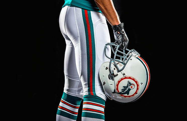 Everyone Agrees the Dolphins Finally Beat Patriots Because of Miami’s Sweet Throwback Uniforms