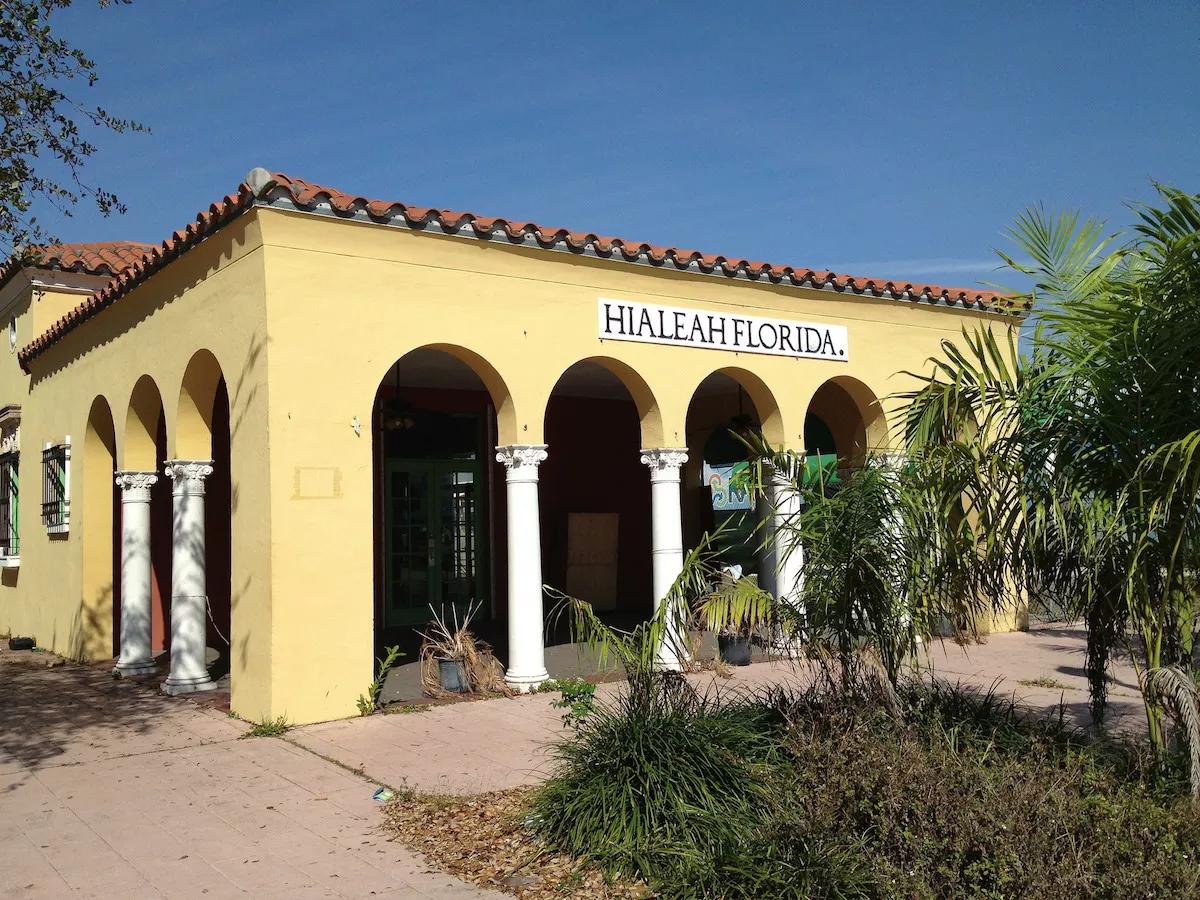 Hundreds of Hialeah Residents Crowd Unemployment Help Center
