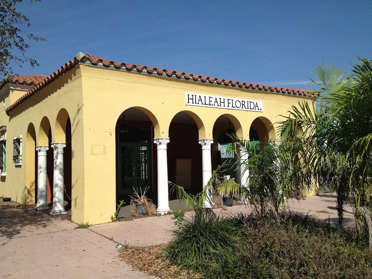 Hundreds of Hialeah Residents Crowd Unemployment Help Center