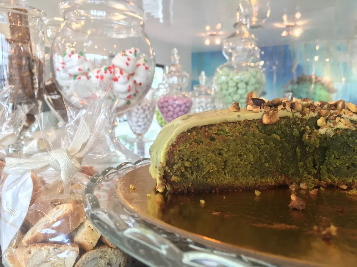 Sciuri Pasticceria Sells Sicilian Sweets on the Beach