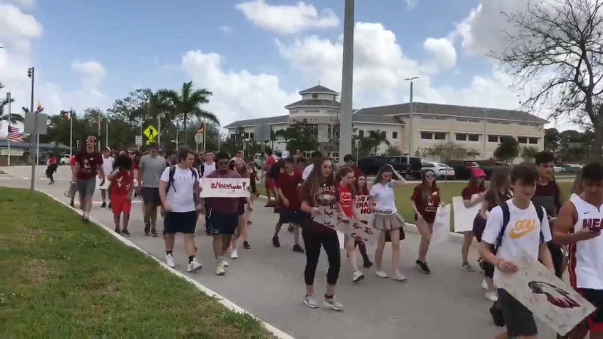 Thousands of Florida Students Walk Out to Protest for Parkland