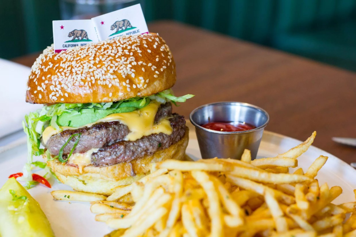 Miami’s Best Eats and Drinks This Weekend: Late-Night Cheeseburgers, Community Feast, and Sanguich de Miami