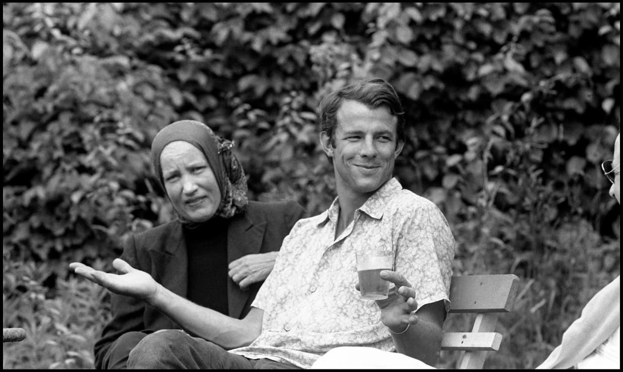 <i>That Summer</i> Invites Us Back Into the Mysterious Squalor of <i>Grey Gardens</i>