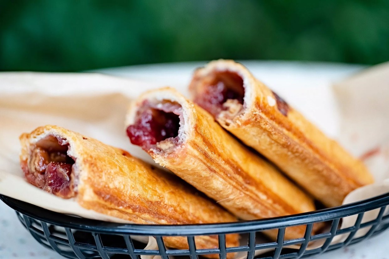 Miami’s Best Eats and Drinks This Weekend: Out to Brunch, National Grilled Cheese Day, and <i>Game of Thrones</i> Cocktails