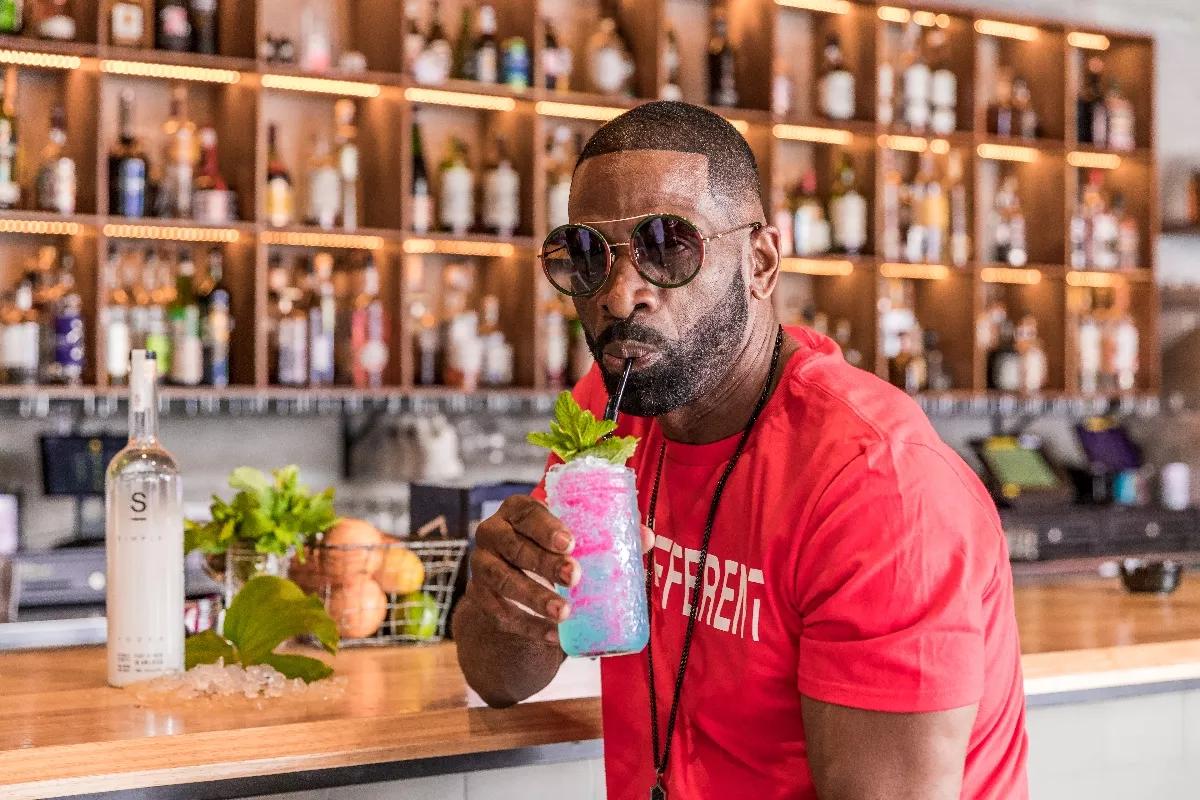 Dwyane Wade Sr.’s <i>Miami Vice</i>-Themed Treats at 1-800-Lucky for a Cause