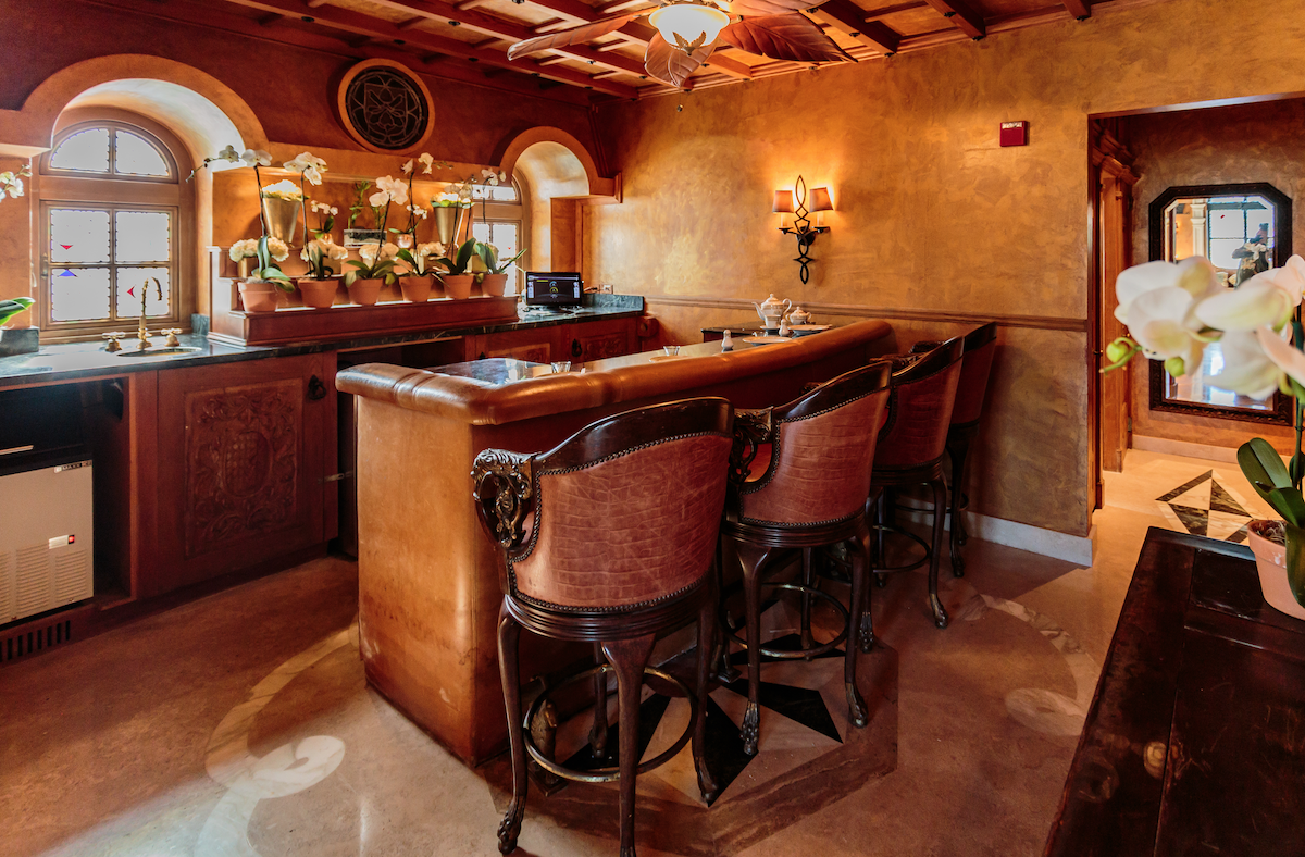 The Ten Best Restaurants for Solo Diners in Miami