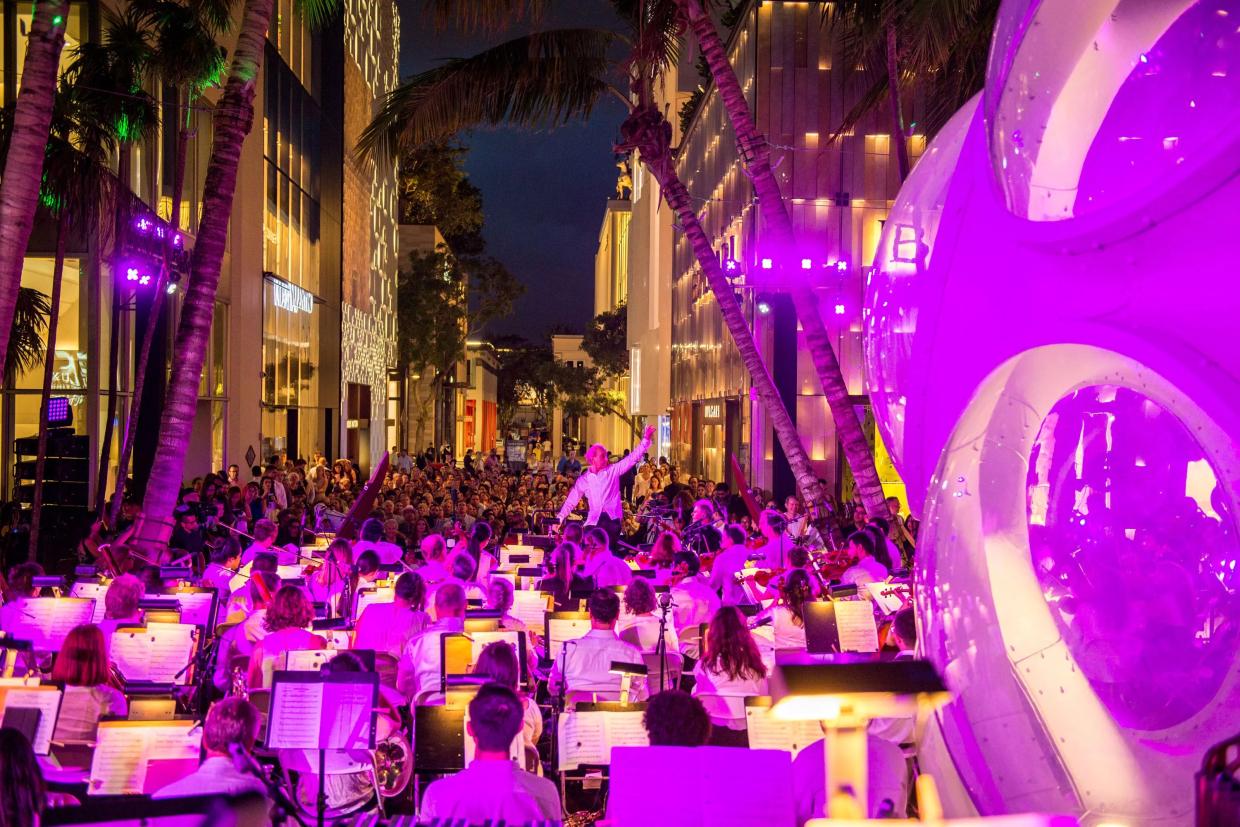 Emilio Estefan’s Palm Court Series Returns With the Wailers, Jennifer Holliday, and Others