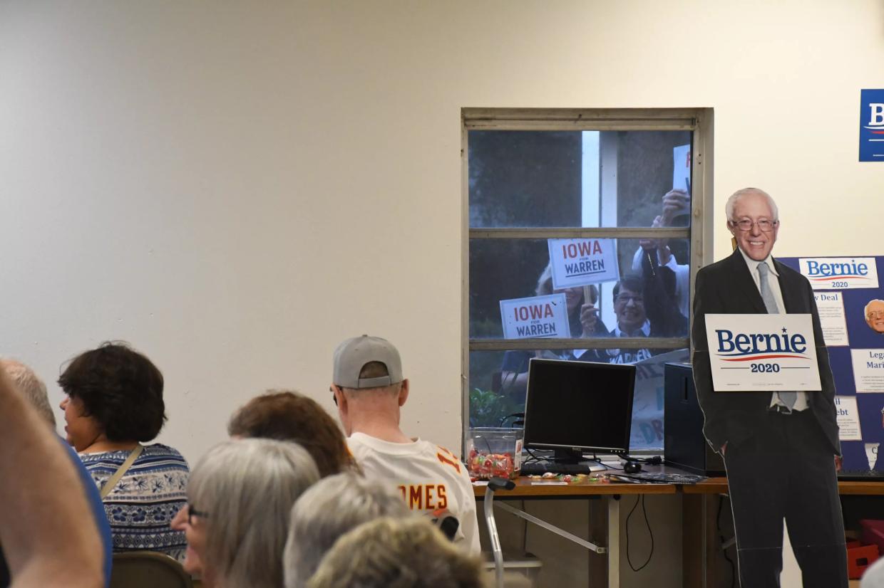 Snowbirds Vote for Klobuchar at Satellite Iowa Caucuses in Southwest Florida