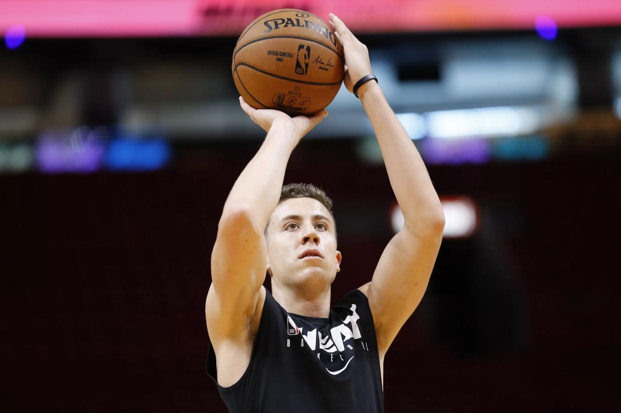 Heat Fan Tricks the Internet Into Believing Andre Iguodala Is Drunk on Duncan Robinson