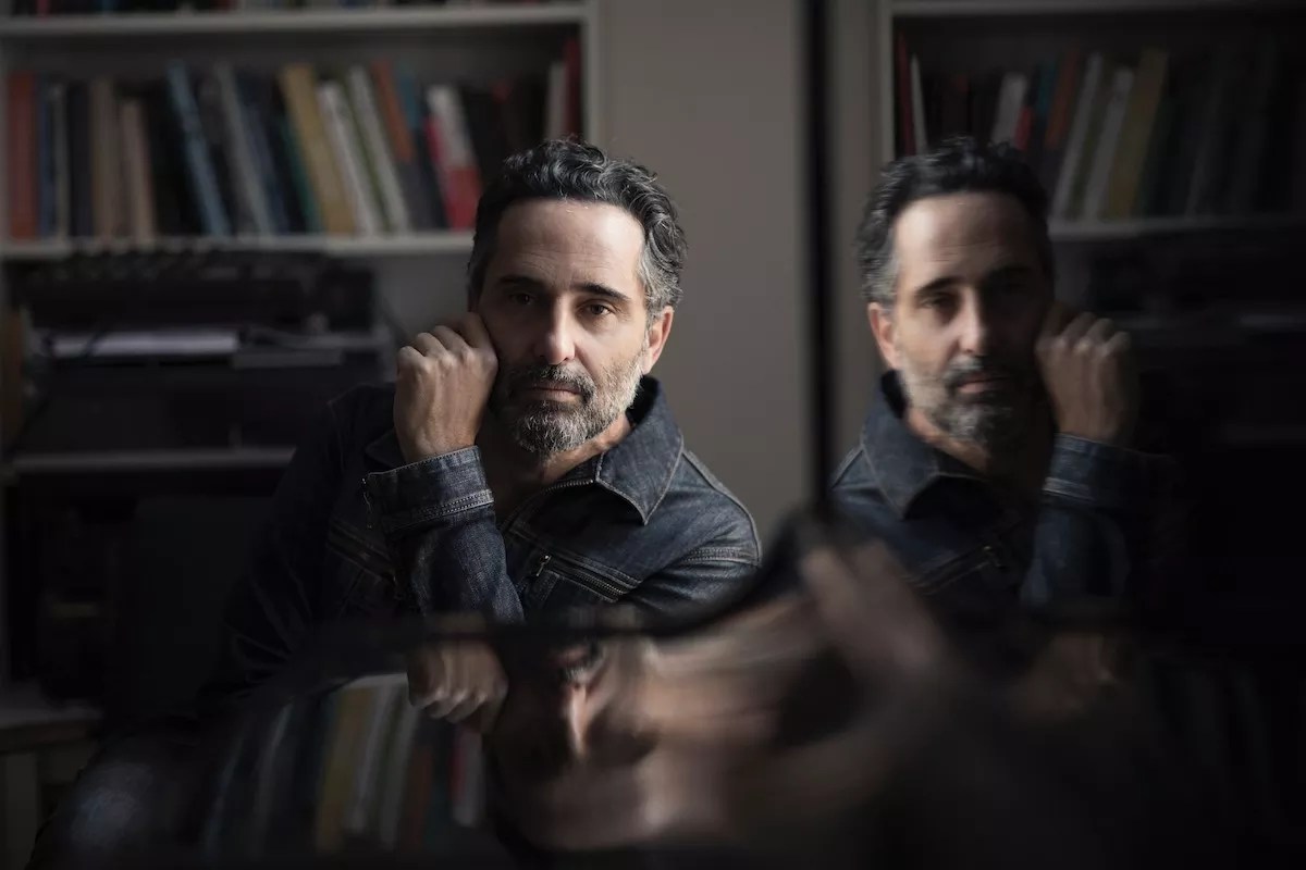 Sixteen Years After His Oscar, Jorge Drexler’s Music Still Has Sweet, Subtle Layers of Poetry
