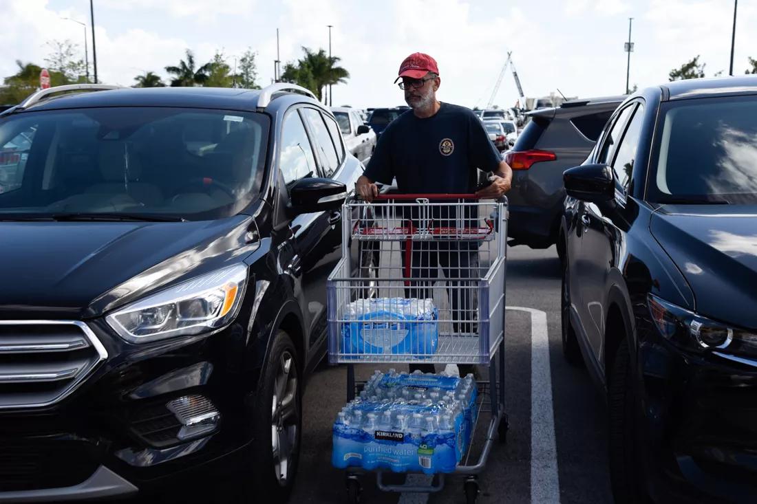 Miami Volunteers Deliver Supplies to Elderly and Sick During COVID-19 Outbreak