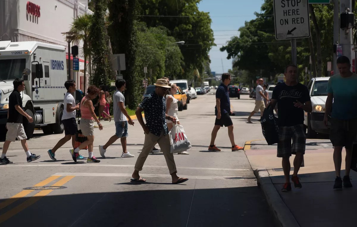Miami and Miami Beach Limit Business Hours to Curb Coronavirus Spread
