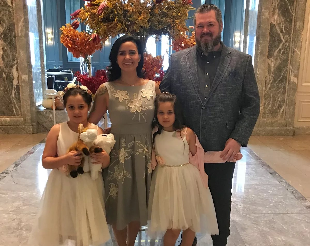 Jenny Hales and Family Perform “Lean on Me” — for Delivery!