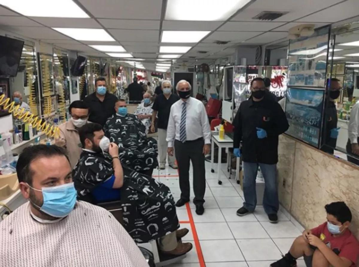 Miami-Dade Mayor Blasted for Pic in Busy Barbershop