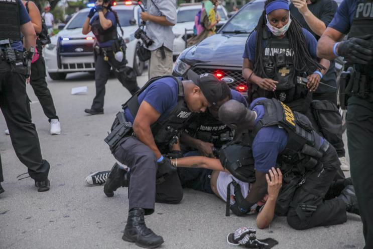 police arrest protesters