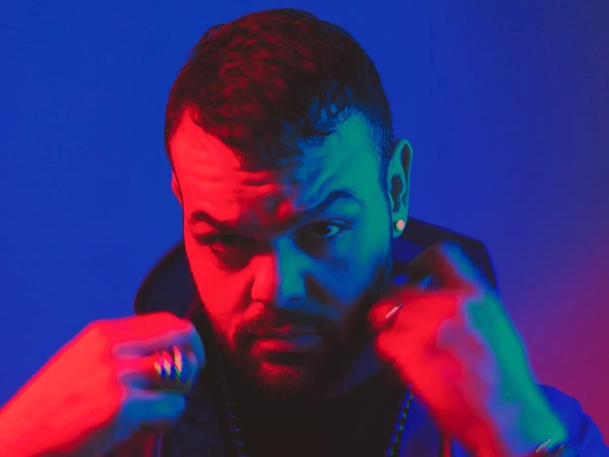 Singer-Songwriter Robbie Elias’ New Single, “Ghost of You,” Is a Point of Pride