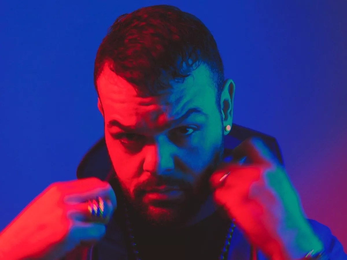 Singer-Songwriter Robbie Elias’ New Single, “Ghost of You,” Is a Point of Pride