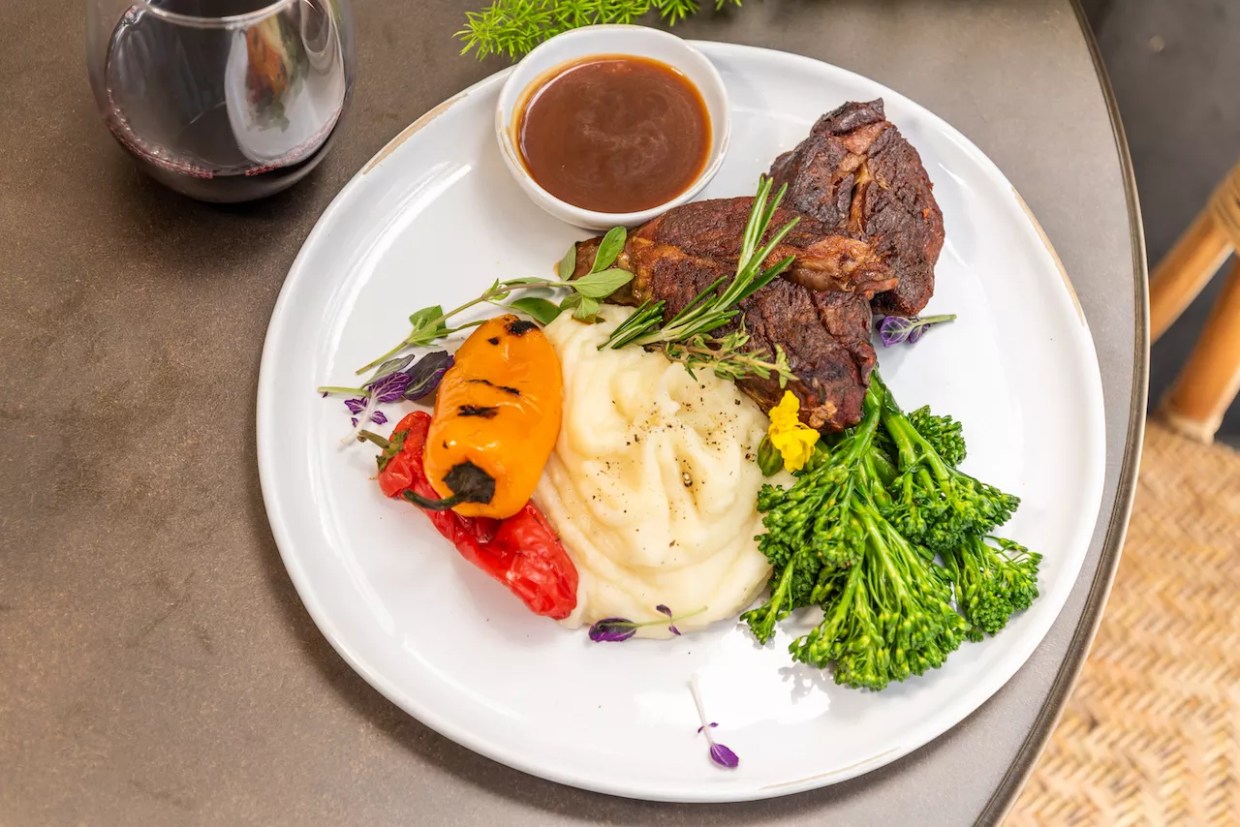 Ol’Days Farm to Table Serves Family-Style Argentinian Fare in Midtown