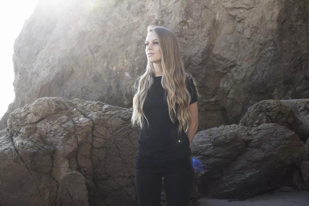 On <i>Monsoon</i>, Nora En Pure Relaxes and Energizes Listeners in Under 20 Minutes