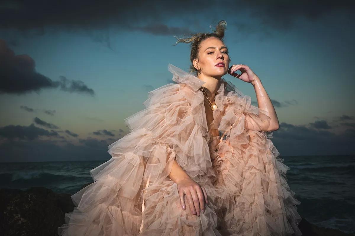 Kat Cunning Shatters Gender Stereotypes in Contemporary Cabaret <i>Tryst</i>