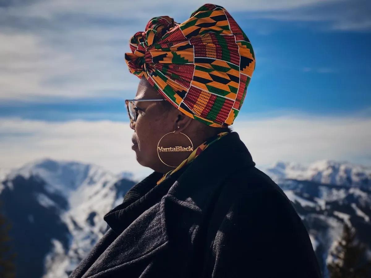 In “A Reflection of the Times,” Artist Chire Regans Advocates for the Voiceless